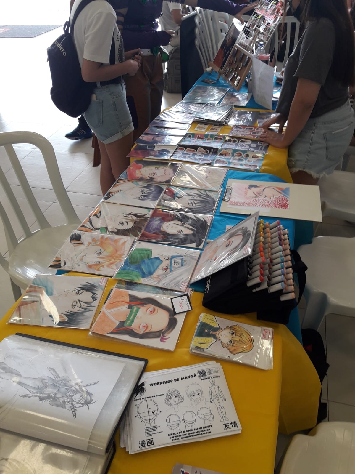 Sensei corrigindo desenho