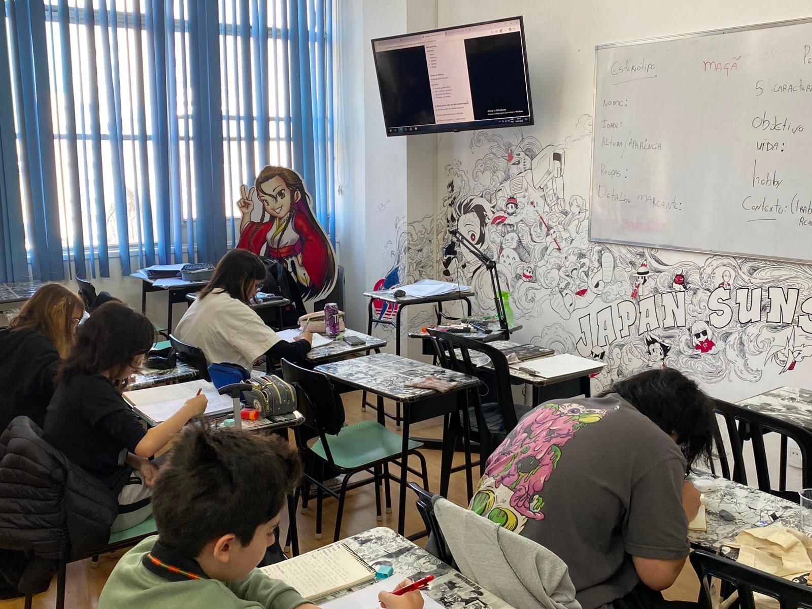 Aula presencial de mangá — Escola de Mangá Japan Sunset